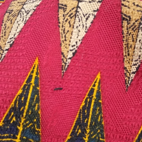 Vibrant Farah 100% Silk Red Geometric Pattern Foulard Necktie Men's Tie - Picture 10 of 11